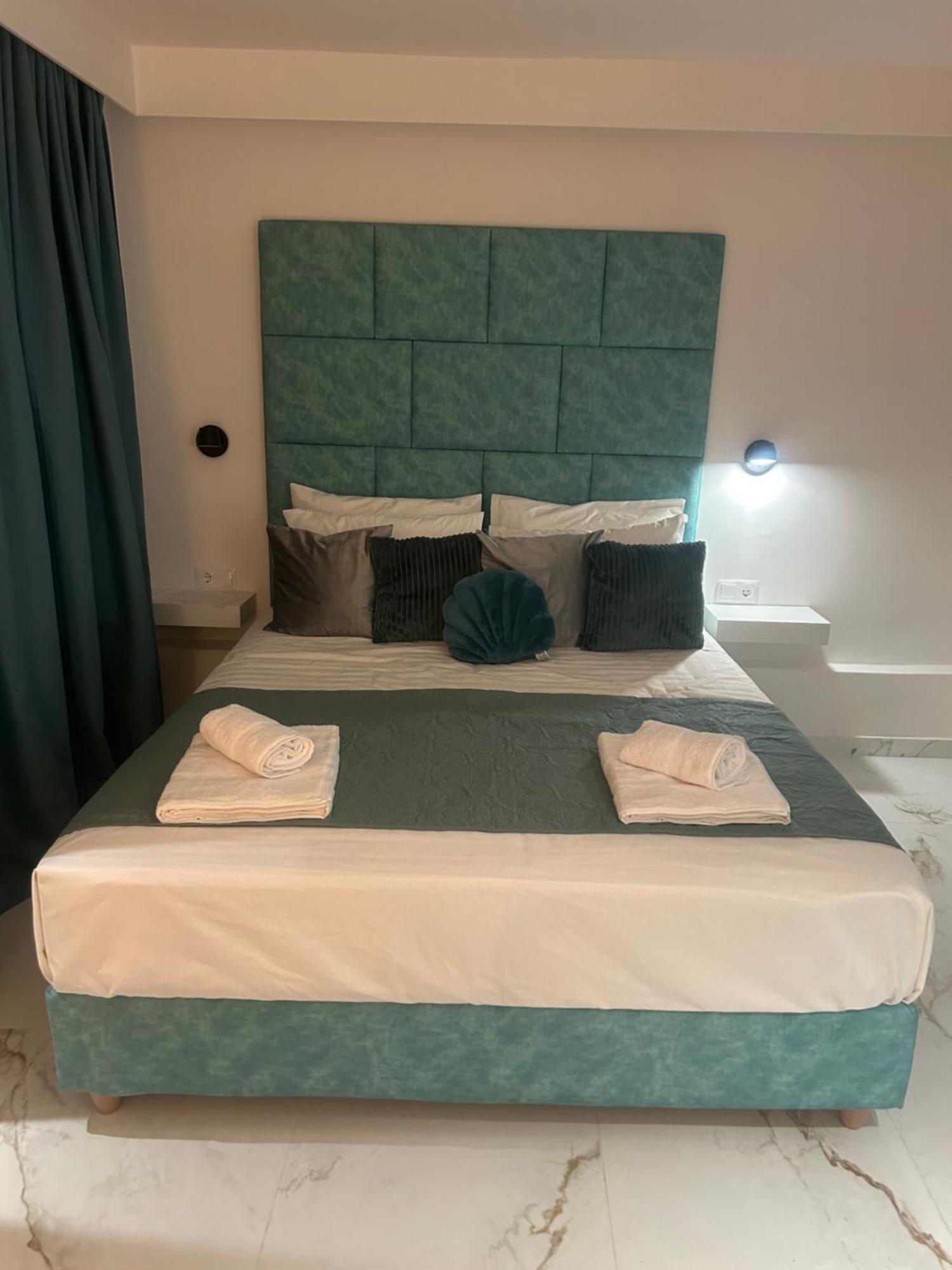 Marilouiz Apartment Kalamata Bagian luar foto